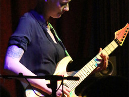 Yasi Hofer 2016-01-08