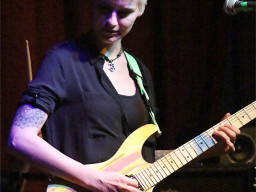 Yasi Hofer - Spectacel