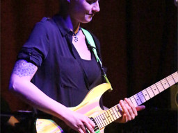 Yasi Hofer - Spectacel