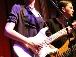 Yasi Hofer - Spectacel