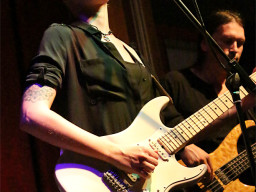 Yasi Hofer - Spectacel