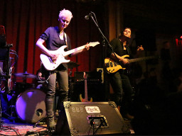 Yasi Hofer - Spectacel