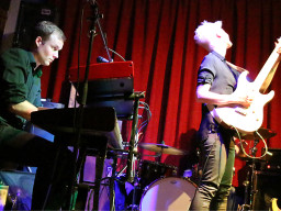 Yasi Hofer - Spectacel