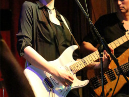 Yasi Hofer - Spectacel