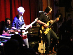 Yasi Hofer - Spectacel